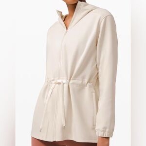 Lululemon Women's Cream Hooded Jacket Size 4